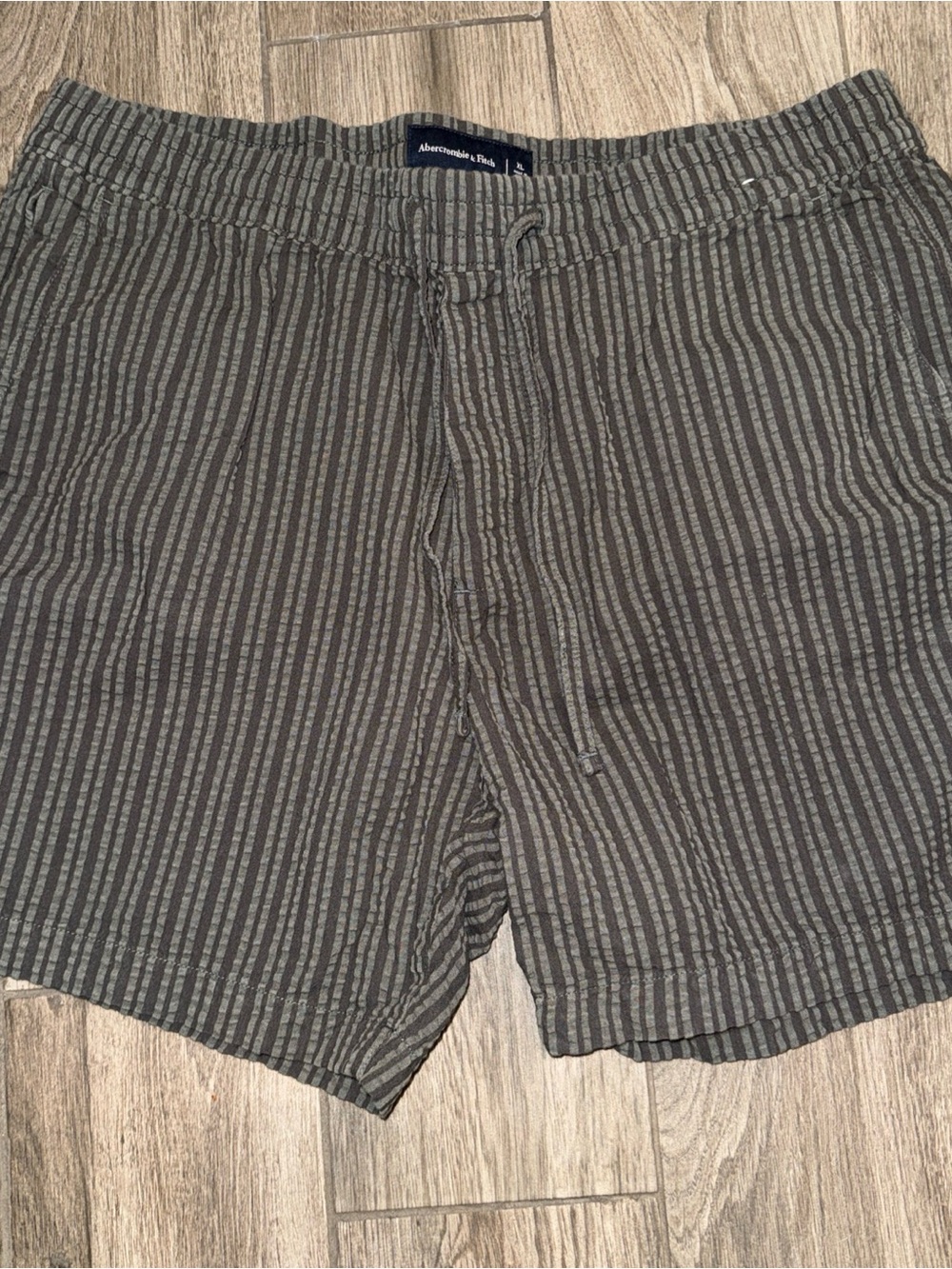 Abercrombie & Fitch Men's Gray Striped Athletic Shorts